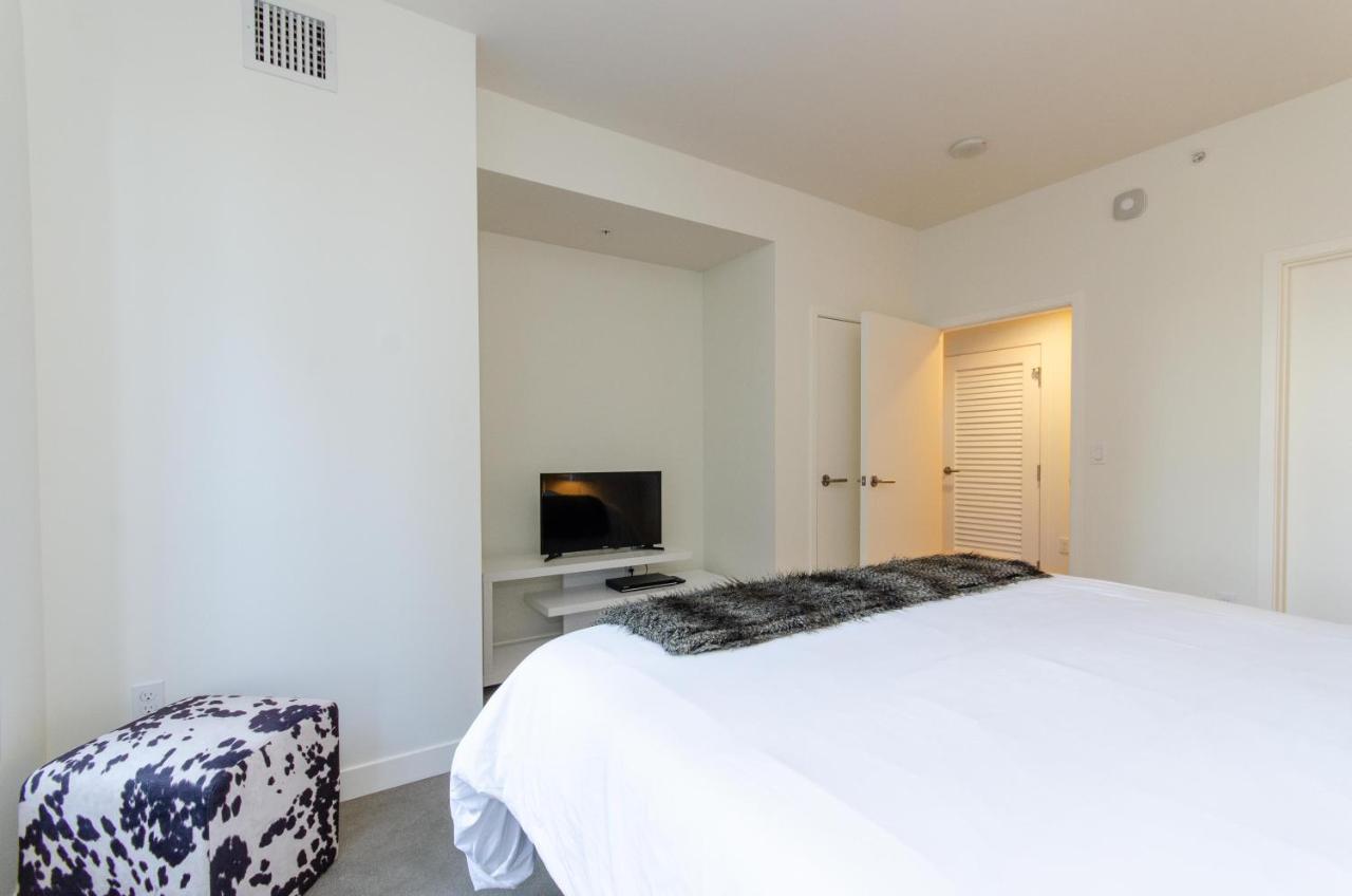 Cityscape Luxury Tower One Bedroom Apartment Los Angeles